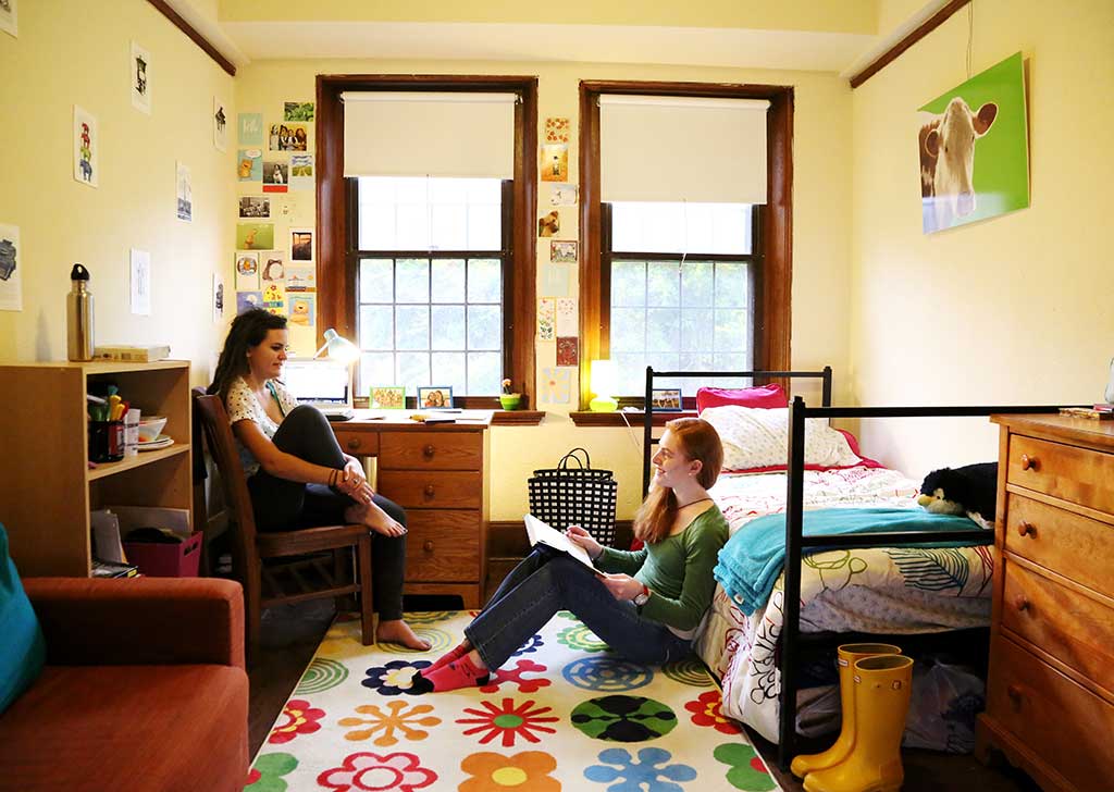 college-dorm-room-vs-living-at-home